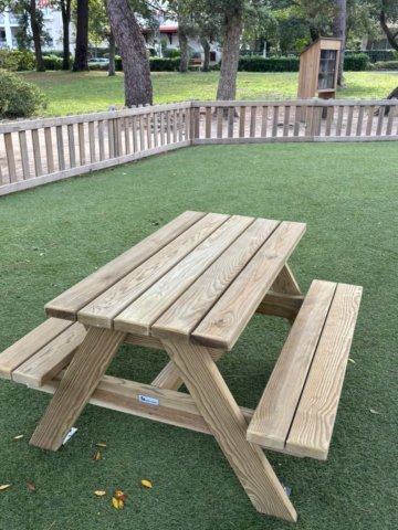 table enfant boite a livre cloture jeux
